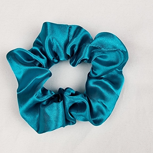 4 FOR $16 🔥Satin Scrunchie Hair Tie - Picture 1 of 5